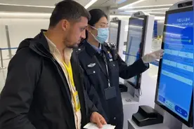 乌鲁木齐天山国际机场北航站区试运行，首班国际航班高效通关图片