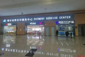 货币兑换、5G套餐、AI翻译……天府机场“承包”外国游客需求图片