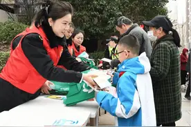 西安浐灞国际港：学雷锋月系列活动点亮文明实践新风尚图片