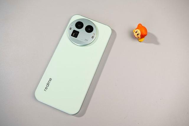真我 GT8 Pro 评测：理光联名街拍利器，真我太懂年轻人了