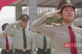 14年间，200多名高中生接力守护一面国旗图片