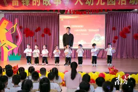 “雷锋班《雷锋的故事》入幼儿园”活动走进汕头图片