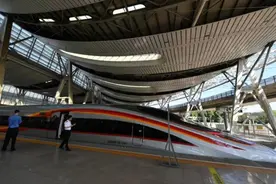 复兴号提升版列车今日上线京沪高铁 优选一等座啥样？记者探访图片