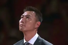 9号球衣退役！易建联哽咽：我真的非常幸运图片