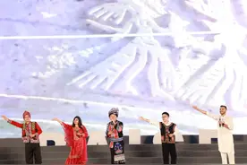 广西百色市举行各族各界青少年大联欢文艺活动图片