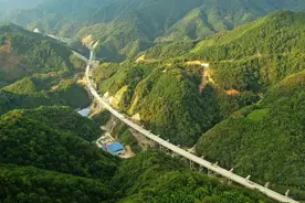 湖南沅陵：张官高速3标段全线半幅完成贯通图片
