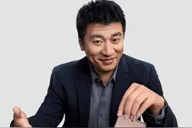 一加手机请来教育博主张雪峰代言 网友：这是华为机主啊图片