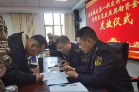 每人每车可领12000元！孝感城区发放首批新能源出租车购车补贴图片