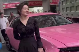 劳斯莱斯事件货车司机再发声：没有剧本不认识对方豪车，穿的“名牌”是90元3件的地摊货图片