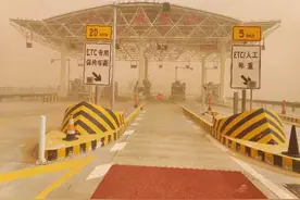 受大风沙尘天气影响 内蒙古境内部分高速公路采取封闭措施图片