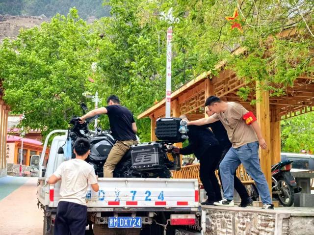 旺藏镇茨日那村：景区党建既有“颜值”更有“暖意”