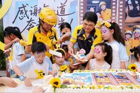 美团宣布将在全国上线骑手养老保险补贴，并为骑手及家人设立大病关怀和教育基金图片