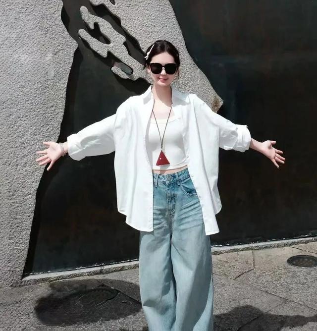 00后姑娘约会路上救助摔倒老人