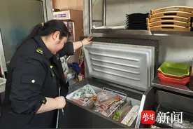 小龙虾消费旺季到来！南京雨花台区市场监管局开展食品安全专项检查图片