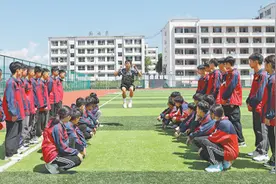 这所山区学校建起运动场（镜头里的体育故事）图片