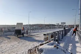 最新！乌方承认了：炸毁俄罗斯一座铁路桥图片