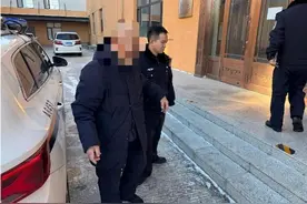 天冷情暖 民警暖心助九旬老人安全回家图片