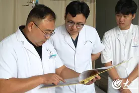 人人争做奋斗者 | ⑨五莲县人民医院姚幸福：国庆坚守“医”线 为患者“幸福”护航图片