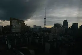 关窗！关窗！杭州一秒天黑，大雨倾盆！浙江连发103条预警图片