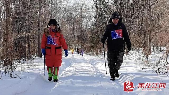 150 名徒步爱好者踏雪竞速 “冰超” 汤原林海穿越赛圆满举办
