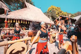 “佤山歌舞者”抱团闯市场图片