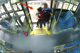 公交司机温暖一抱，暖了一车人的心图片