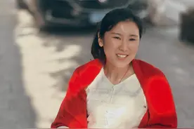 2024年度“感动重庆十大人物”提名人选|“轮椅绣娘”石胜兰：用双手绣出对生活的美好期待图片