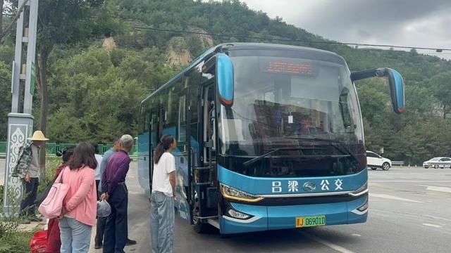 乘旅游公交专线　享吕梁山水之美
