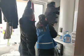 南苑街道凤翔社区网格员化身“管道工”，巧解居民漏水难题图片