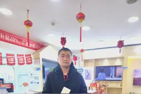 数码产品购新补贴政策启动，中国广电在渝售出首台补贴手机图片