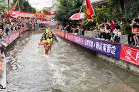 直击佛山叠滘龙船漂移大赛：有龙舟冲线时仅剩龙身，队员称夺冠比奖金更重要图片