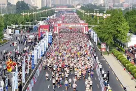 保定马拉松鸣枪 “奥运冠军之城”展风采图片