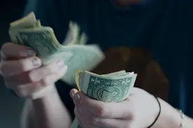 如何开启AI副业，月入10w? 想听的速来！图片