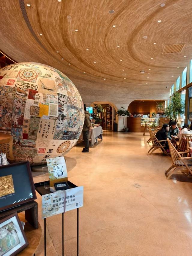 在杭州街头C位出道！最近这几个地方有点热闹，你去打卡了吗