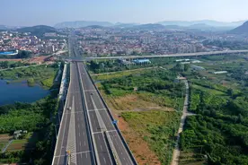 济南南山仲宫大桥华丽蝶变，双向六车道通行顺畅图片