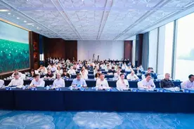 学生用AI写作文用豆包做试卷，老师怎么办？教育怎么办？这场论坛有答案图片