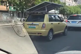 电动“老头乐”加装光伏板变成“永动机”？车管所：存在安全隐患，不能上路图片