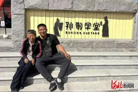 沧州小伙三轮车改造成“房车”，带残疾母亲看世界图片