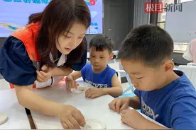 探秘微观世界，武汉蔡甸同济社区带领孩子们玩转显微镜图片