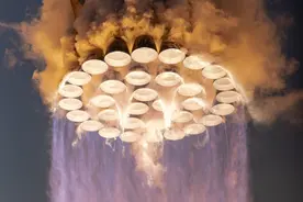 星舰飞得更远抵达太空，成功测试热分离，马斯克：人类命运的岔路口图片