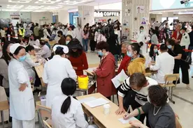 世界卵巢癌日｜79岁阿婆3次手术、以为长胖竟是50cm肿瘤：它为何沉默？图片