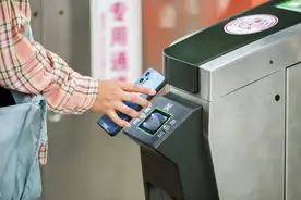 今日，昆明地铁执行新版票务政策图片