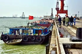 交通运输部：发展内河水运平台经济，建设通港达园短支航道图片