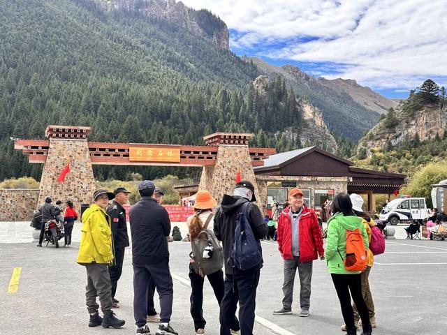国庆黄金周碌曲文旅市场火热 多元体验引客来