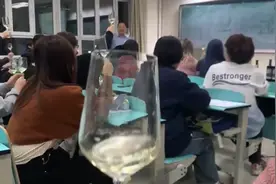 新疆石河子大学葡萄酒品鉴课仪式感十足 网友：这个选修课太值了！图片