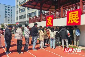 湖南交通工程学院为学子配发体育用品大礼包 推动健康活力校园建设图片