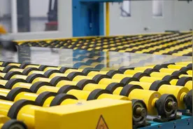 19亿元熔铸一片玻璃图片