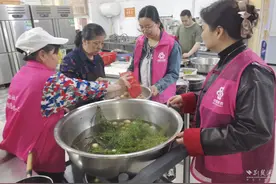 荠菜煮蛋暖邻心 武汉经开区军山街居民齐过“三月三”图片