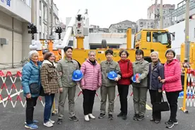 跨越50年的精神传承！武汉两代“三八”女子带电作业班江城聚首图片