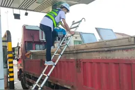 平凡岗位的“多面手” ​——高速公路收费站一线见闻图片